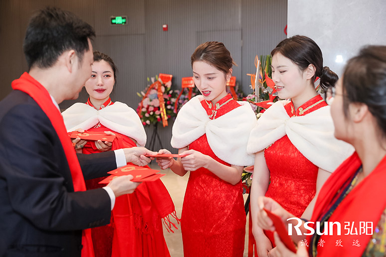 2019弘陽(yáng)集團(tuán)上?？偛繂⒂脙x式